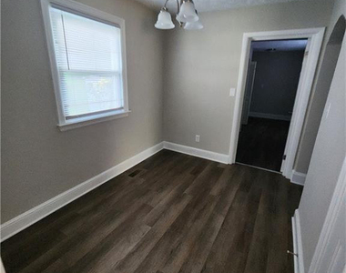 113 Mullins Avenue - Photo Thumbnail 2