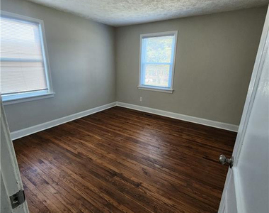 113 Mullins Avenue - Photo Thumbnail 14
