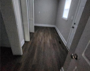 113 Mullins Avenue - Photo Thumbnail 4