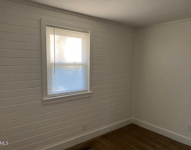 603 Maple Avenue - Photo Thumbnail 8
