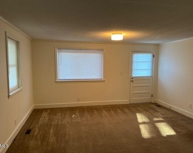 603 Maple Avenue - Photo Thumbnail 5
