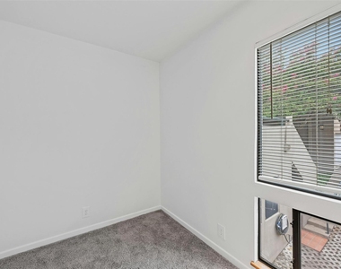 1735 Spyglass Dr - Photo Thumbnail 16