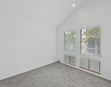 1735 Spyglass Dr - Photo Thumbnail 20