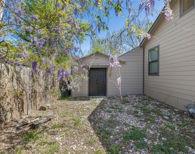 823 Hickory St - Photo Thumbnail 2
