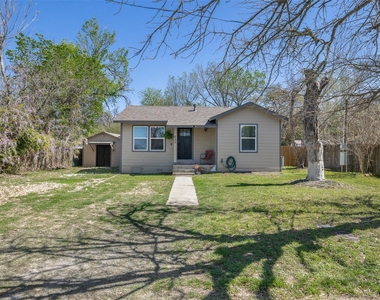 823 Hickory St - Photo Thumbnail 1