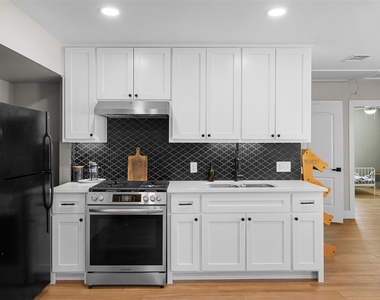 823 Hickory St - Photo Thumbnail 4