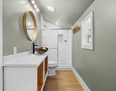 823 Hickory St - Photo Thumbnail 10