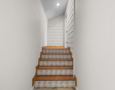 823 Hickory St - Photo Thumbnail 16