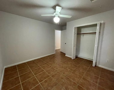 5001 Blue Bluff Rd - Photo Thumbnail 14