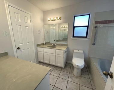 5001 Blue Bluff Rd - Photo Thumbnail 13