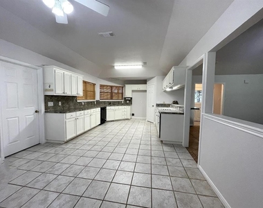 5001 Blue Bluff Rd - Photo Thumbnail 5