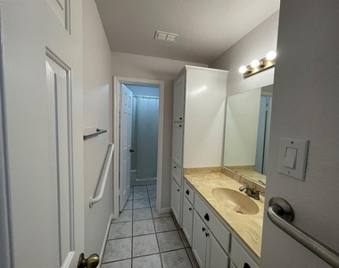 5001 Blue Bluff Rd - Photo Thumbnail 15