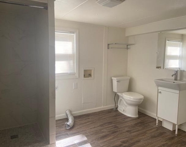 417 S Commerce St - Photo Thumbnail 8