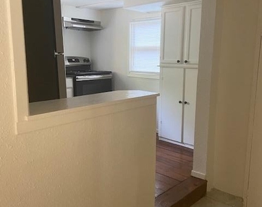 417 S Commerce St - Photo Thumbnail 4
