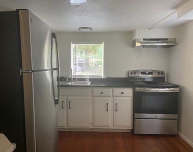 417 S Commerce St - Photo Thumbnail 3
