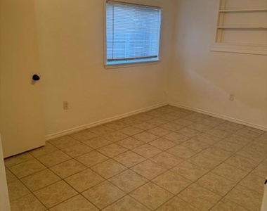 417 S Commerce St - Photo Thumbnail 6