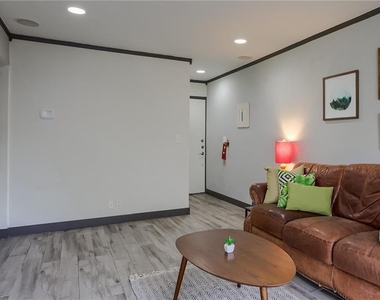 620 S 1st St - Photo Thumbnail 5