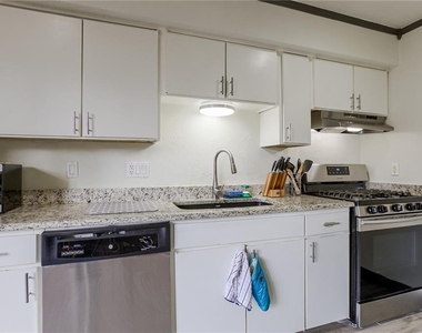 620 S 1st St - Photo Thumbnail 9