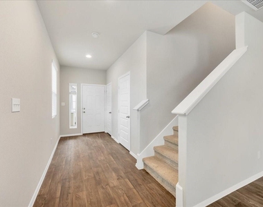 116 Honeybee Ln - Photo Thumbnail 6