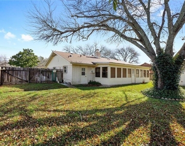 813 S Guadalupe St - Photo Thumbnail 26