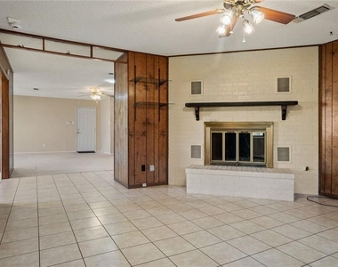 813 S Guadalupe St - Photo Thumbnail 9