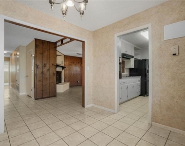 813 S Guadalupe St - Photo Thumbnail 11