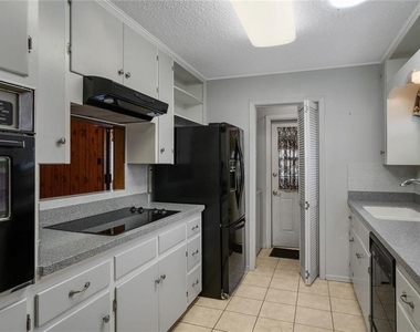 813 S Guadalupe St - Photo Thumbnail 13