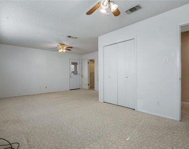 813 S Guadalupe St - Photo Thumbnail 16