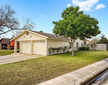 813 S Guadalupe St - Photo Thumbnail 27