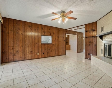 813 S Guadalupe St - Photo Thumbnail 8