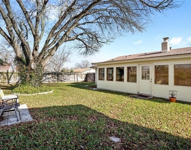 813 S Guadalupe St - Photo Thumbnail 24