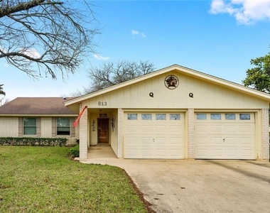 813 S Guadalupe St - Photo Thumbnail 1