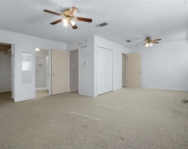 813 S Guadalupe St - Photo Thumbnail 17