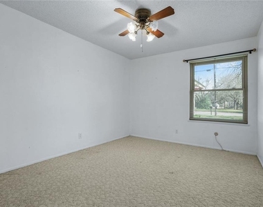 813 S Guadalupe St - Photo Thumbnail 20