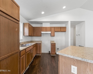 1470 Windle Street - Photo Thumbnail 5