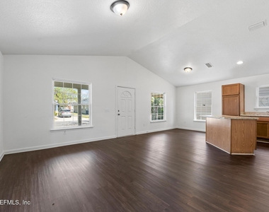 1470 Windle Street - Photo Thumbnail 2