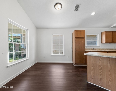 1470 Windle Street - Photo Thumbnail 3