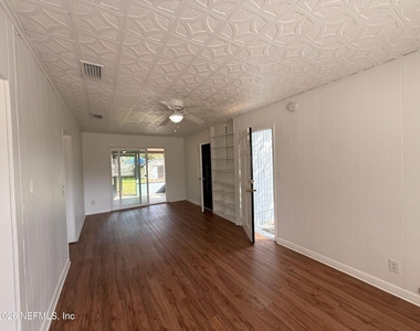 7609 Tacony Drive - Photo Thumbnail 7