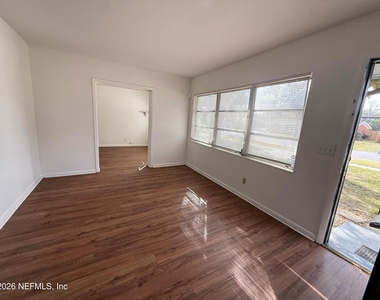 7609 Tacony Drive - Photo Thumbnail 1
