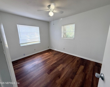 7609 Tacony Drive - Photo Thumbnail 10