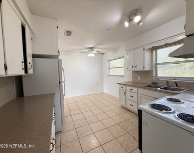 7609 Tacony Drive - Photo Thumbnail 5
