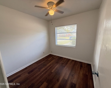 7609 Tacony Drive - Photo Thumbnail 12