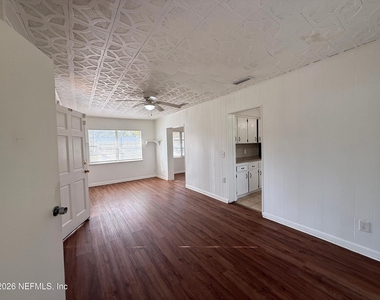 7609 Tacony Drive - Photo Thumbnail 6