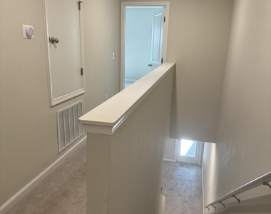 5984 Creekside Crossing Drive - Photo Thumbnail 10