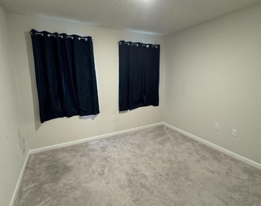 5984 Creekside Crossing Drive - Photo Thumbnail 13