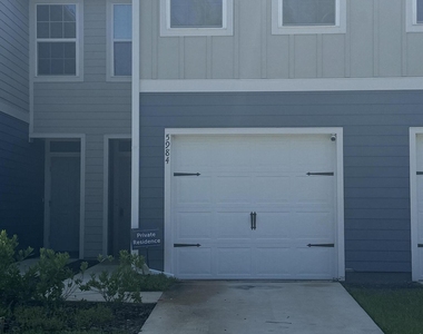 5984 Creekside Crossing Drive - Photo Thumbnail 2