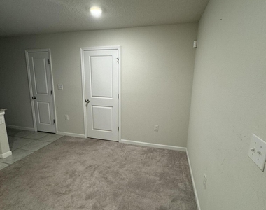 5984 Creekside Crossing Drive - Photo Thumbnail 4