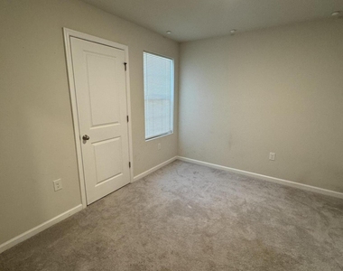 5984 Creekside Crossing Drive - Photo Thumbnail 12