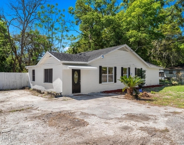 3250 Soutel Drive - Photo Thumbnail 14
