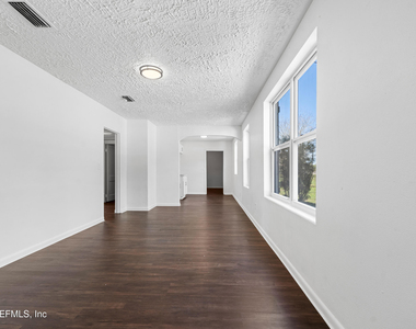 3250 Soutel Drive - Photo Thumbnail 2